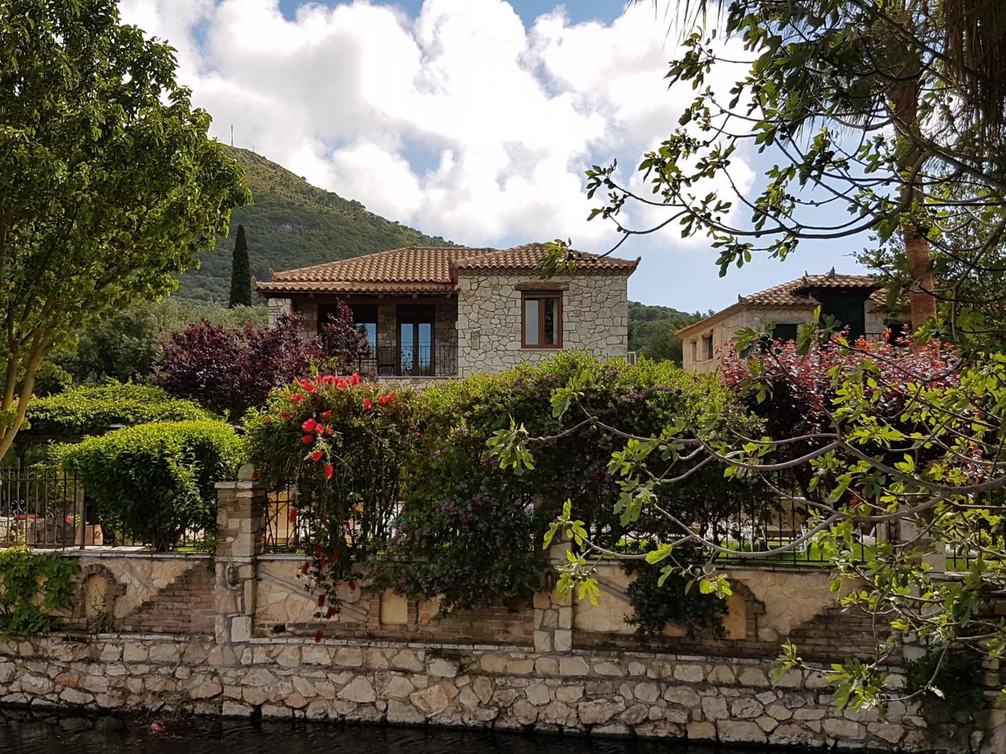 Castello Bellos Villas & Apartments Keri Eksteriør billede