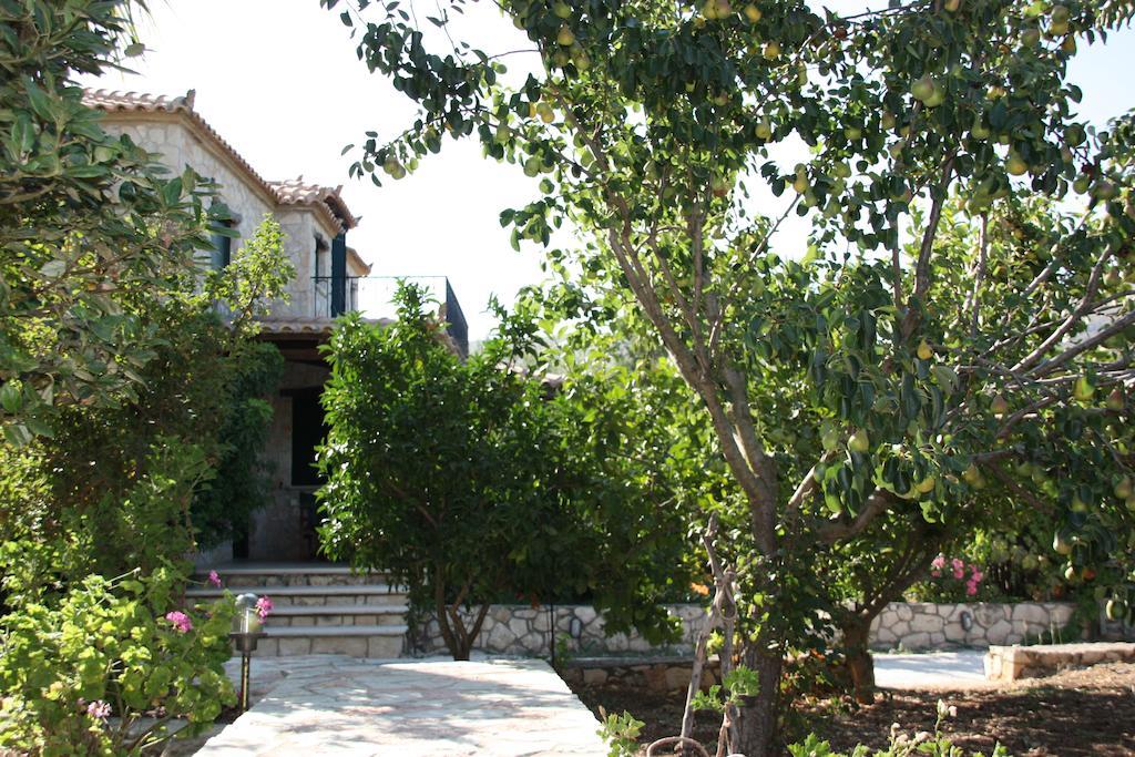 Castello Bellos Villas & Apartments Keri Eksteriør billede