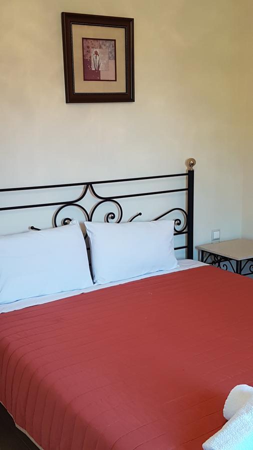 Castello Bellos Villas & Apartments Keri Eksteriør billede