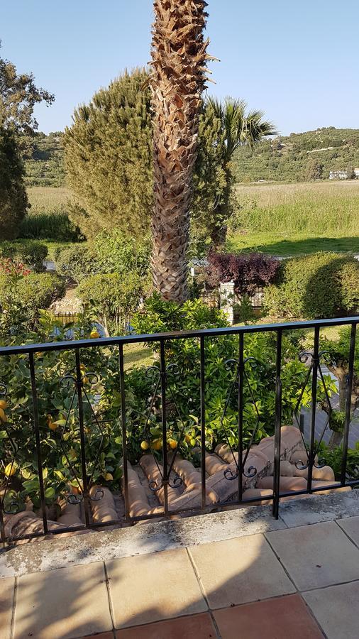 Castello Bellos Villas & Apartments Keri Eksteriør billede